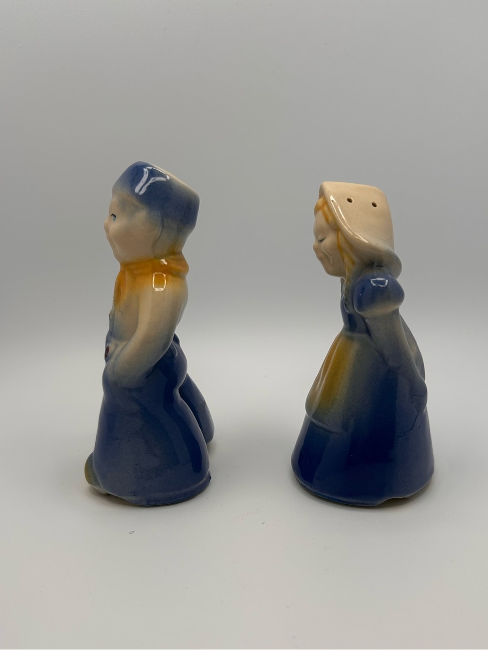 Charming Vintage Dutch Boy &
Girl Blue Ceramic Salt & Pepper Shakers - Cottageco - Picture 4 of 9